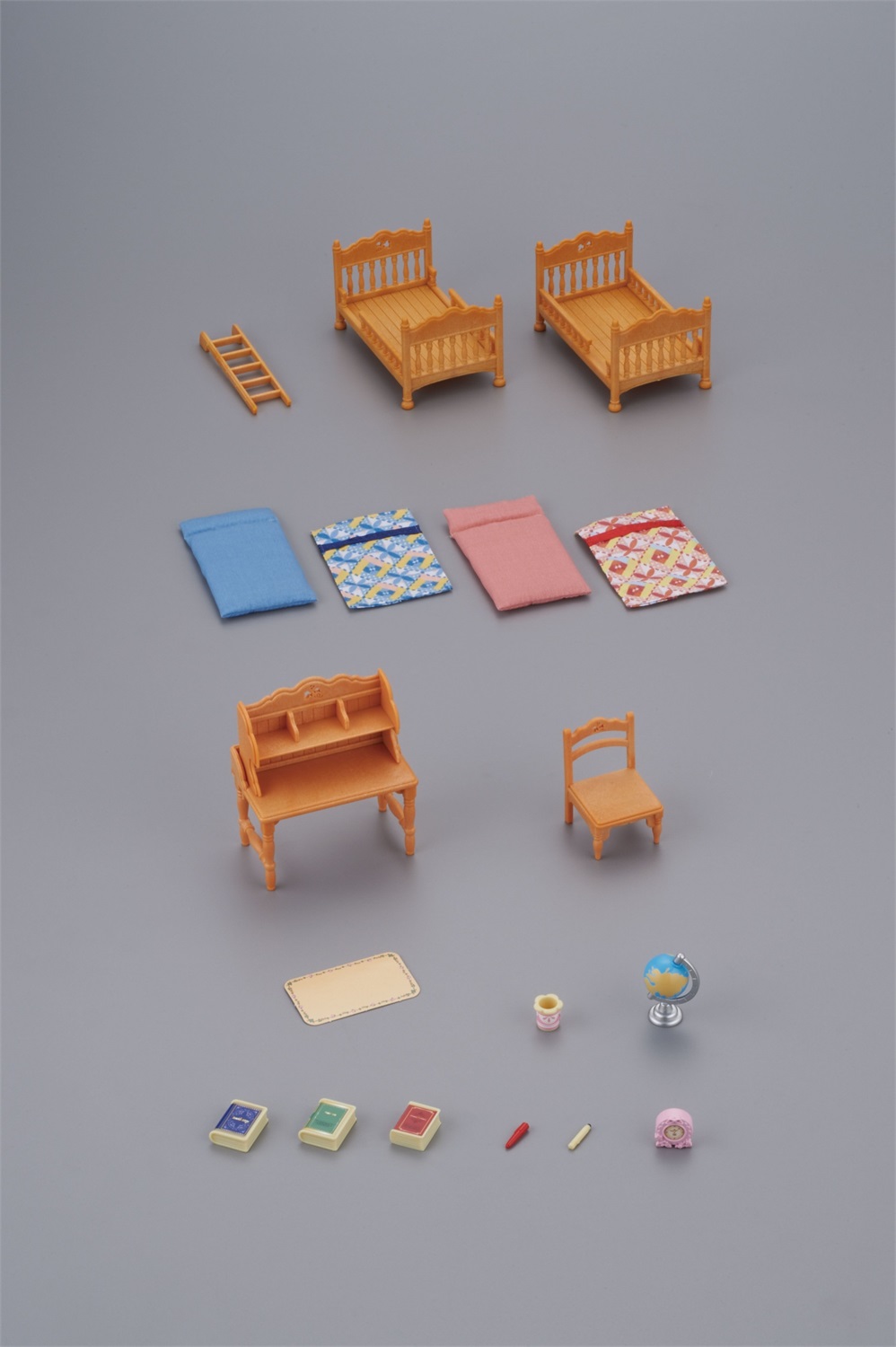 Sylvanian Families 5338 - Set Cameretta Bambini con Letti, Scrivania e Accessori Giocattolo