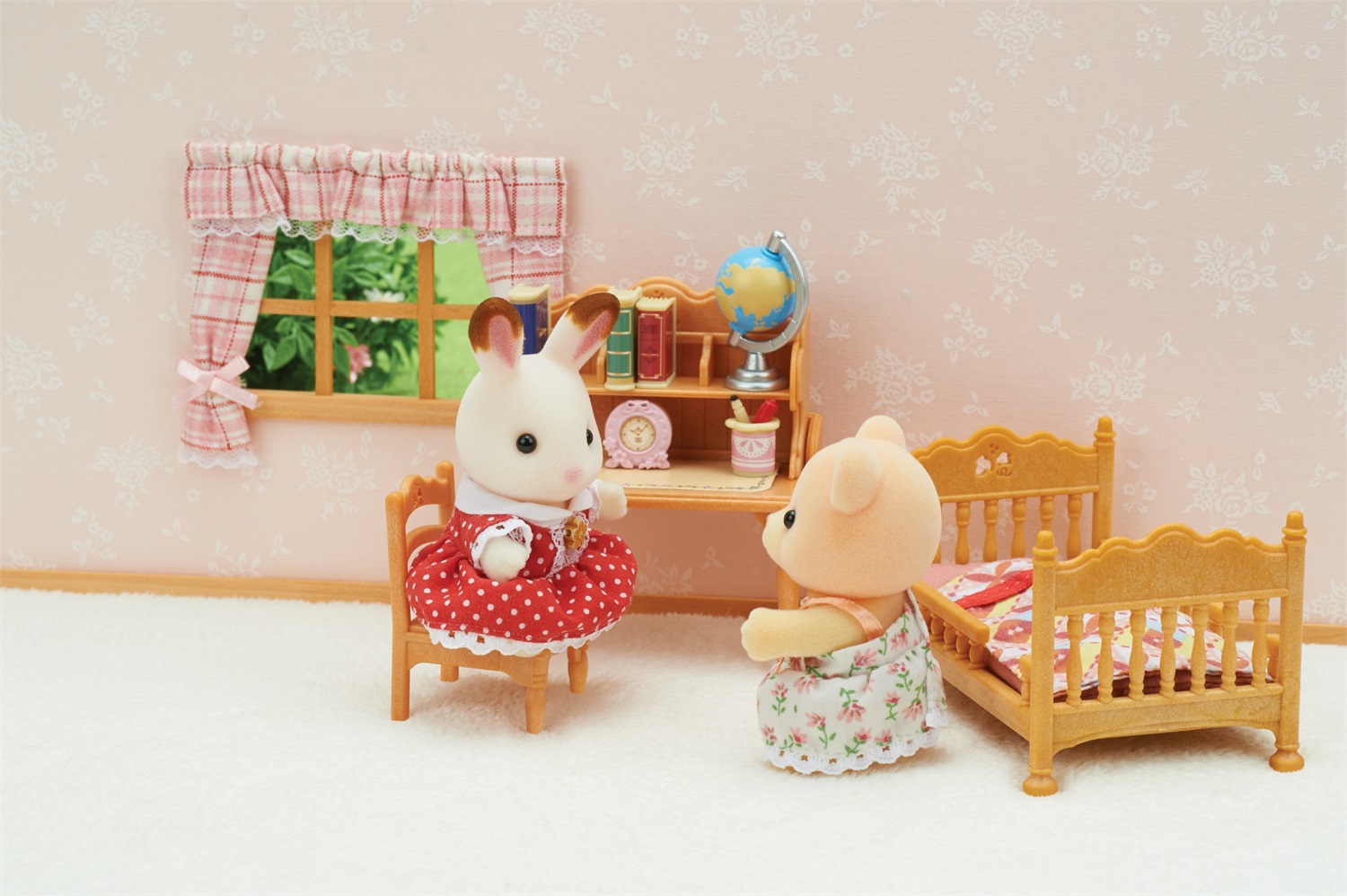 Sylvanian Families 5338 - Set Cameretta Bambini con Letti, Scrivania e Accessori Giocattolo