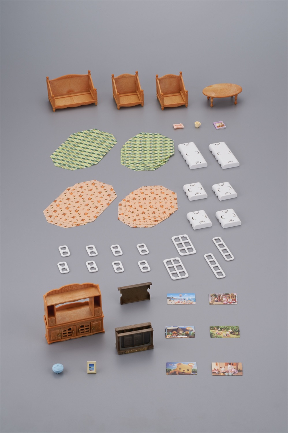 Sylvanian Families 5339 Set Soggiorno - Oltre 40 pezzi di mobili e accessori, Età 3