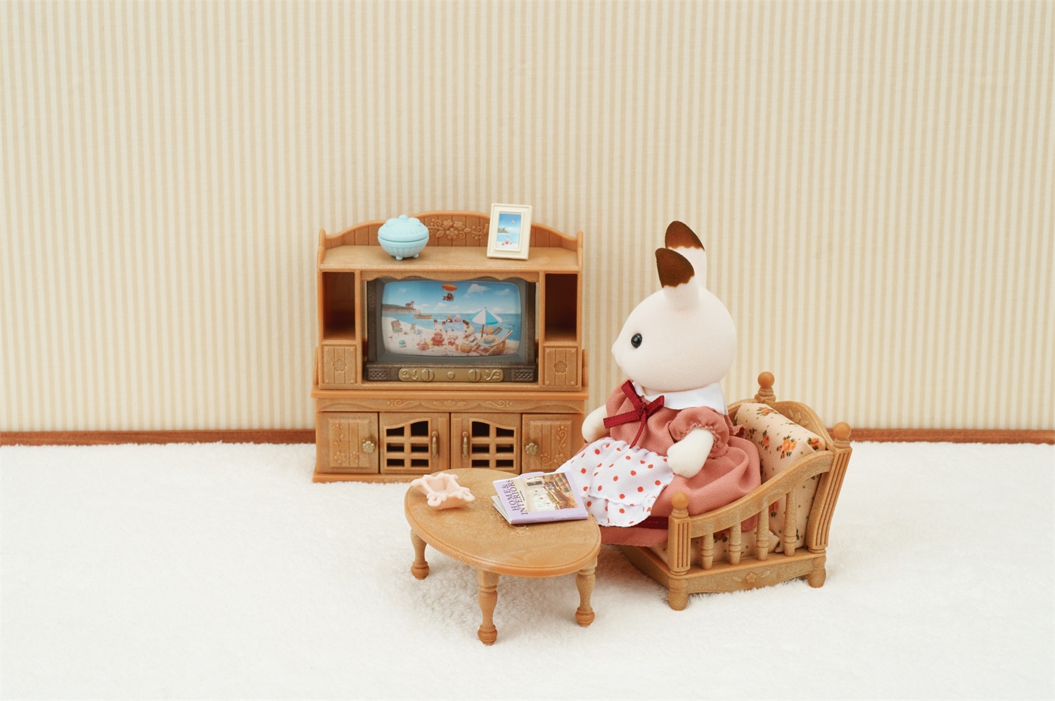 Sylvanian Families 5339 Set Soggiorno - Oltre 40 pezzi di mobili e accessori, Età 3