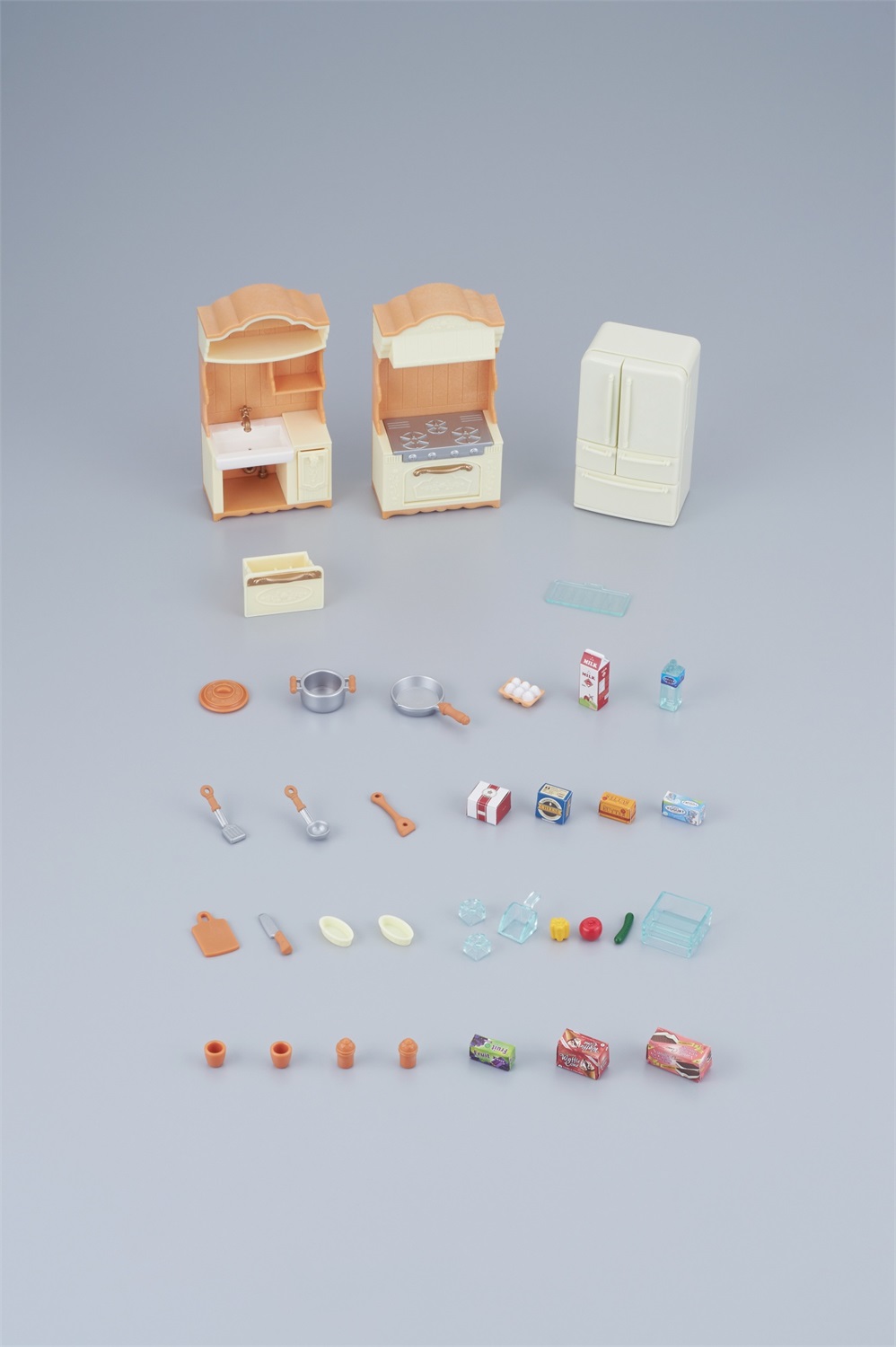 SYLVANIAN FAMILIES 5341 Set Cucina Completo con Oltre 36 Accessori e Mobili per Casa delle Bambole