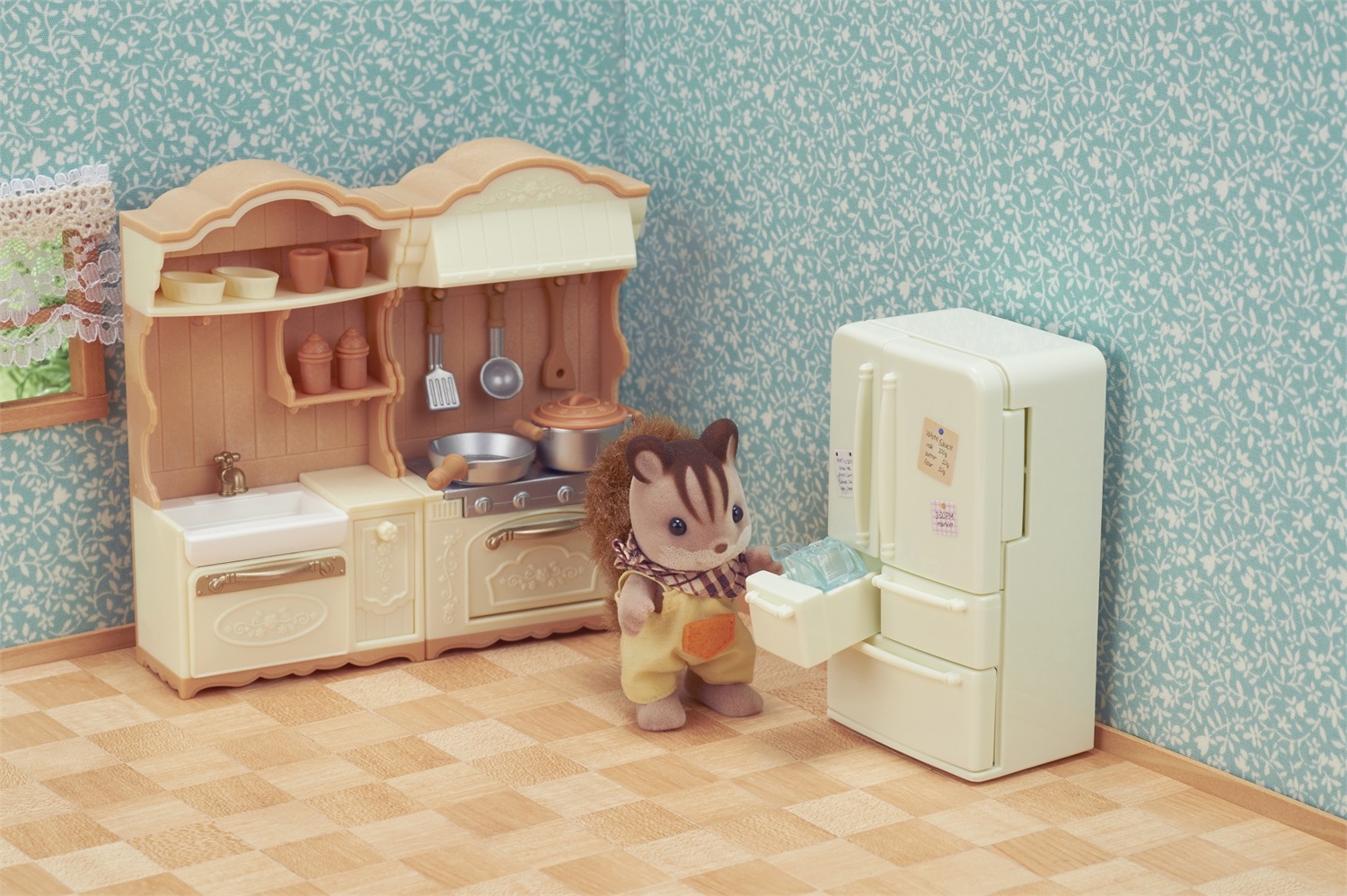 SYLVANIAN FAMILIES 5341 Set Cucina Completo con Oltre 36 Accessori e Mobili per Casa delle Bambole