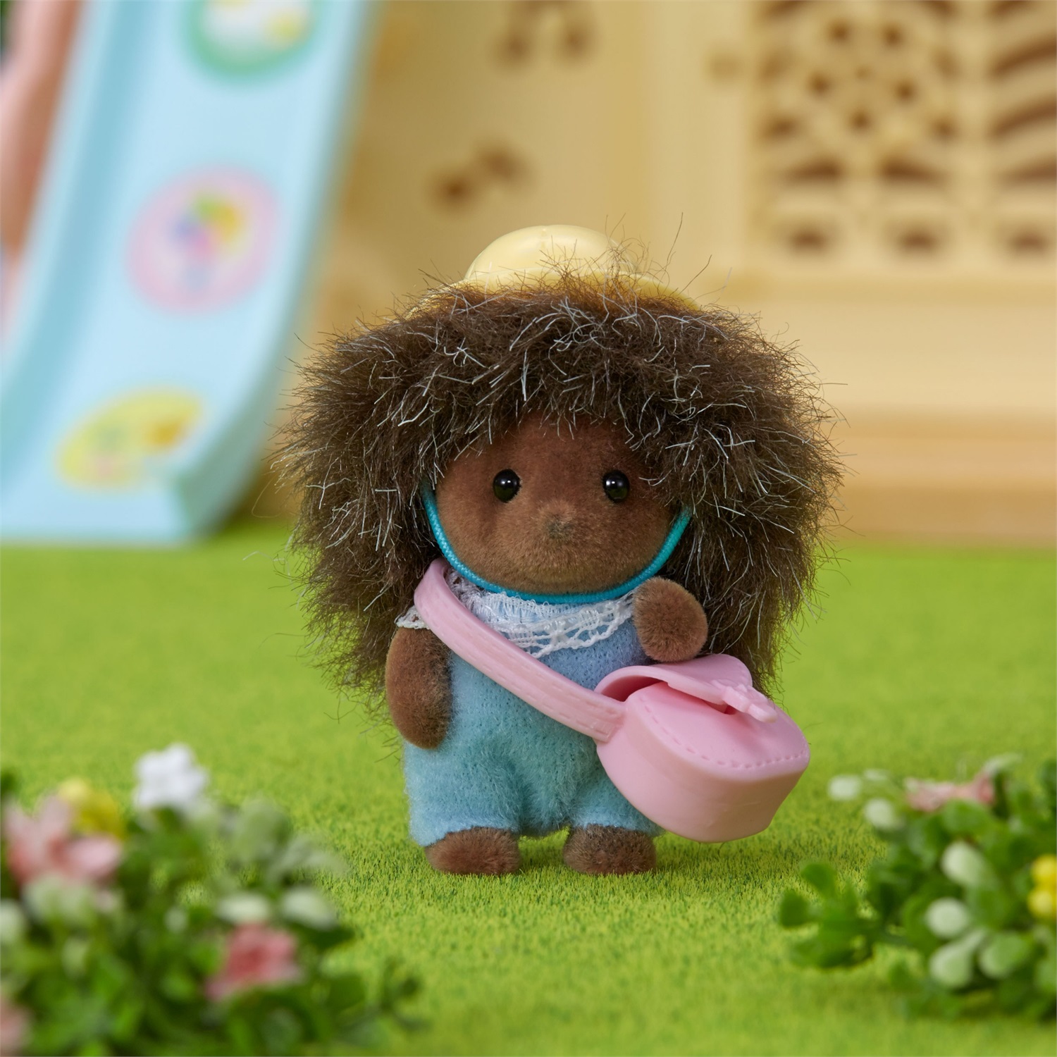 Sylvanian Families - Bebè Riccio 5410 con Cappello e Borsa - Giocattolo per Bambini 3