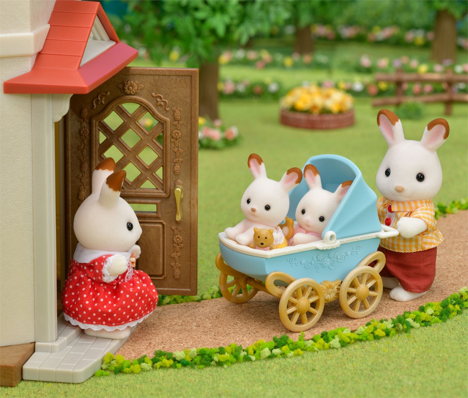 Sylvanian Families Gemelli Coniglio Cioccolato con Carrozzina - Set Giocattolo per Bambini a Partire da 3 Anni