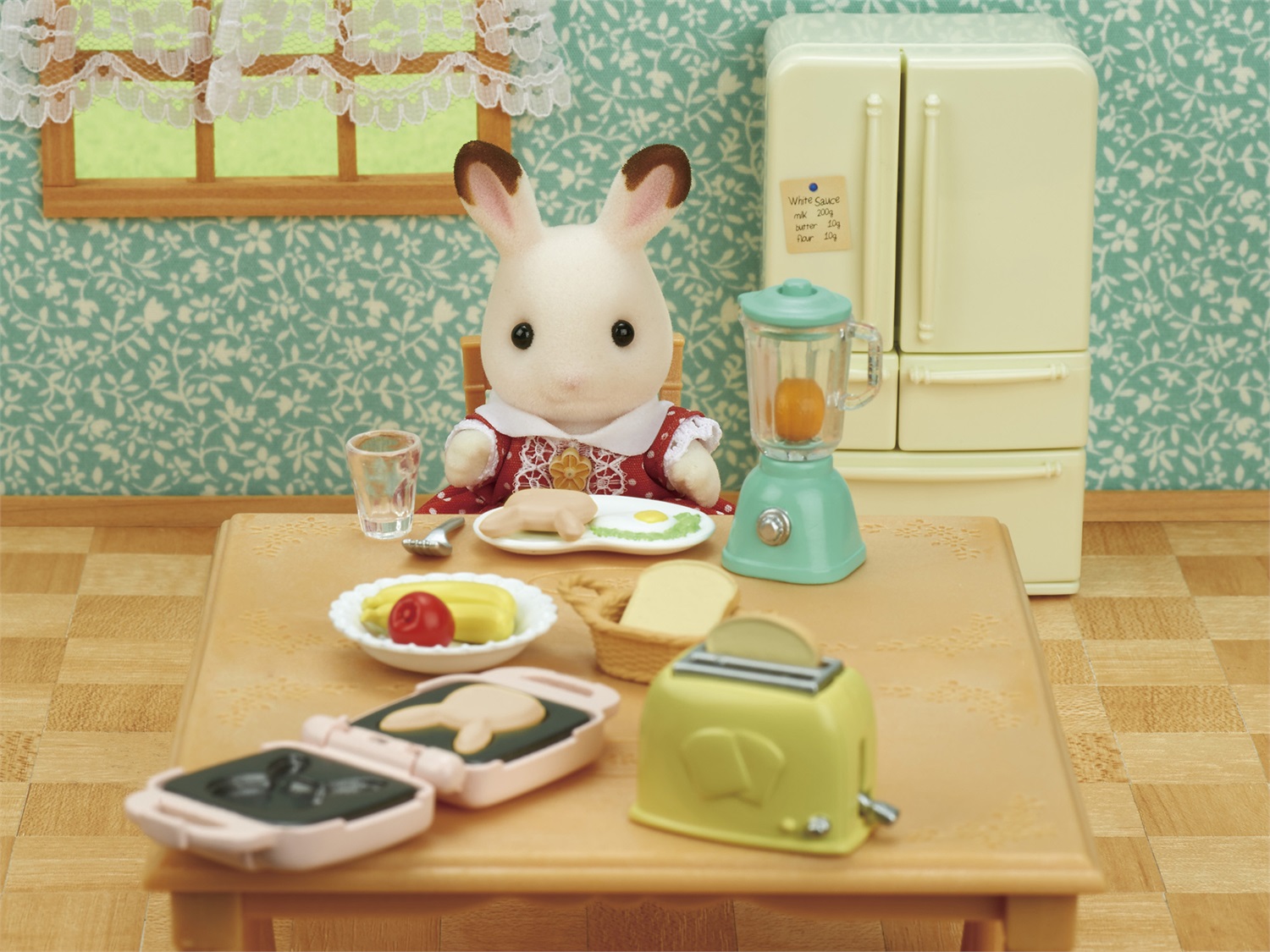 Sylvanian Families Set Prima Colazione con Accessori per Bambole - Macchinetta per Tost, Waffle, Mixer e Vasellame