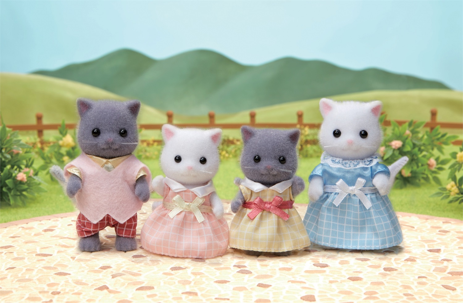 Sylvanian Families 5455 - Famiglia Gatto Persiano con Mamma, Papà, Figlio e Figlia