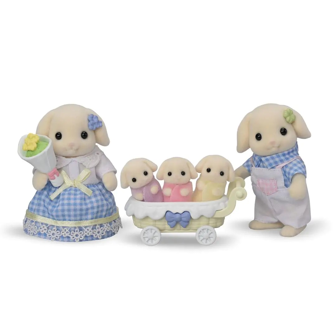 Sylvanian Families - Famiglia Coniglio Flora - Set di 5 Personaggi (Papà, Mamma, 3 Bebè) con Abiti Floreali e Carrozzina - Modello 5735