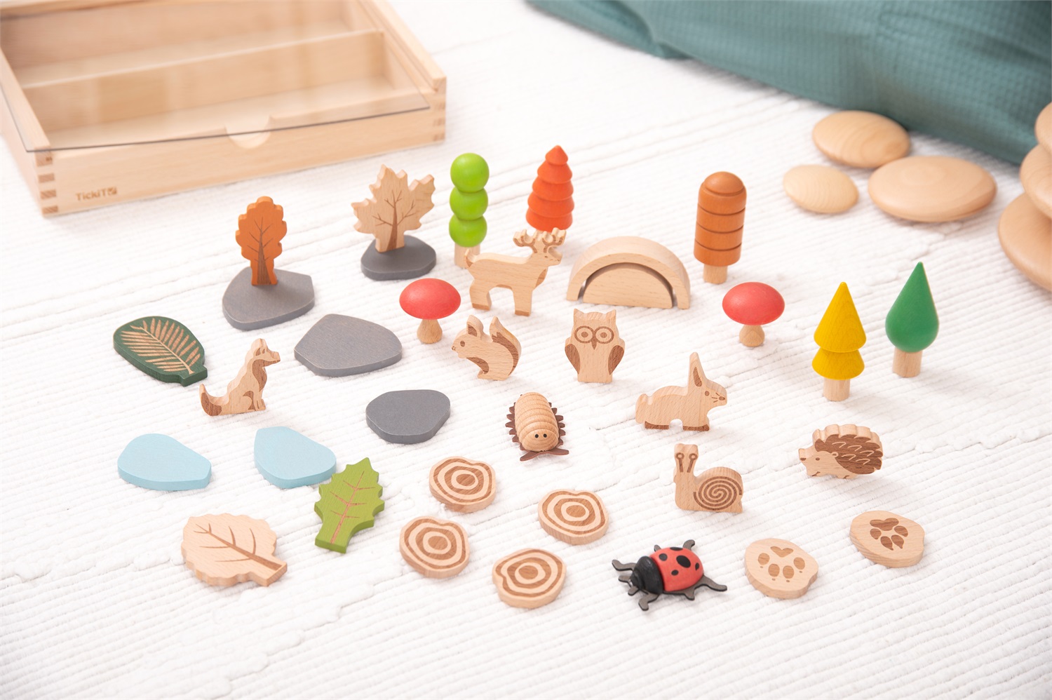 Tickit Woodland Trail Set - Gioco di finzione in legno con figure del bosco, alberi, animali e dettagli incisi