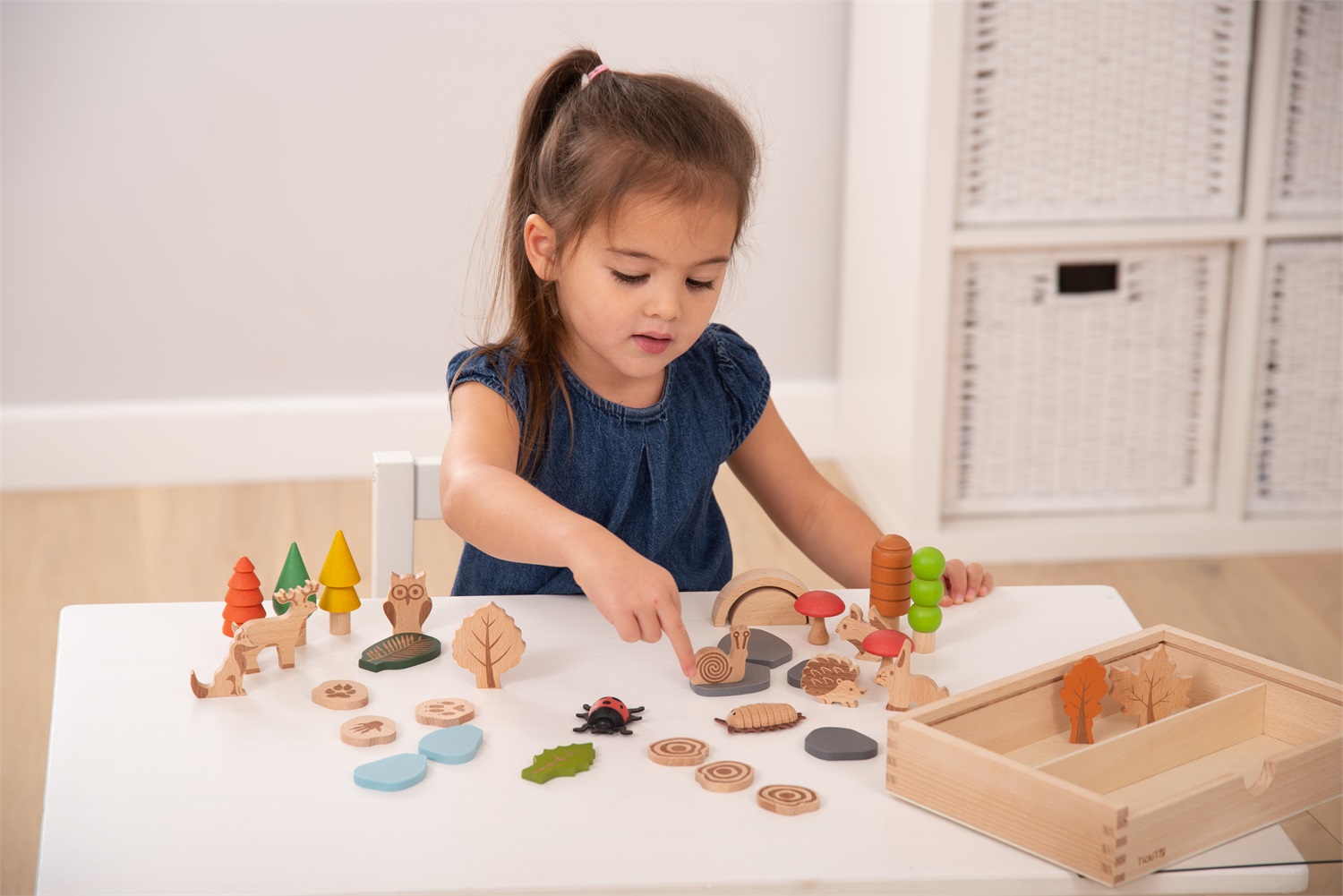 Tickit Woodland Trail Set - Gioco di finzione in legno con figure del bosco, alberi, animali e dettagli incisi