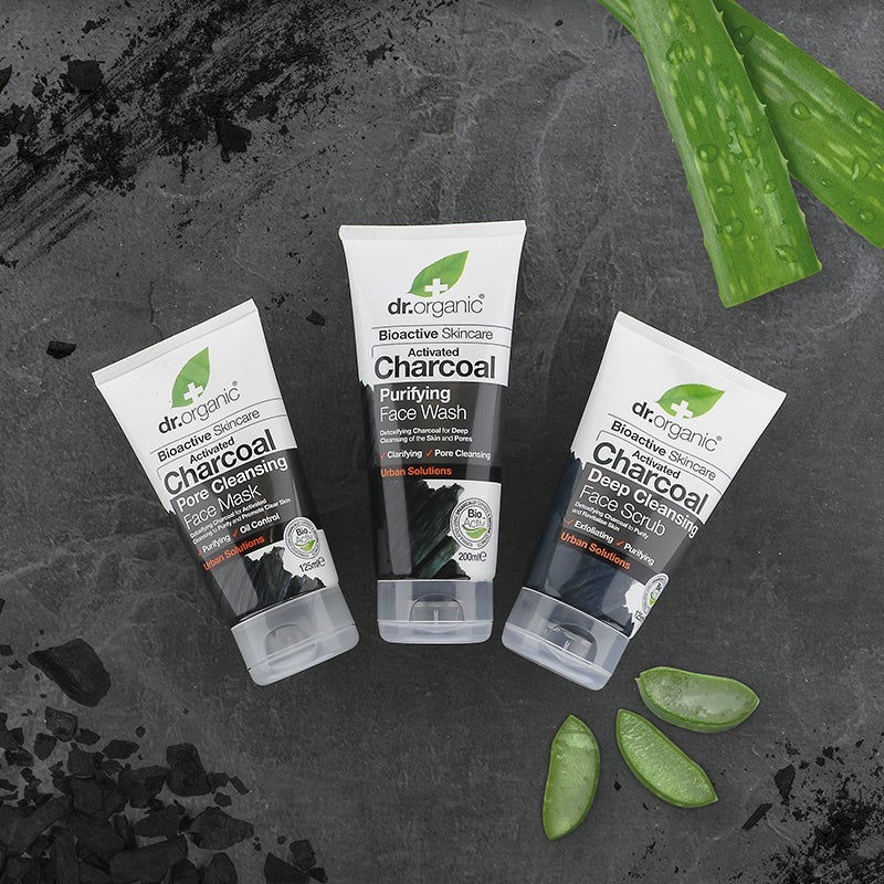 Dr. Organic Charcoal Maschera Viso Purificante 125 ml - Elimina Sebo e Impurità, con Carbone Attivo ed Estratti di Frutta Antiossidanti