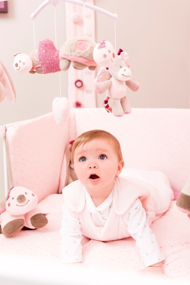 Nattou Giostrina Musicale per Bambini con Nina, Jade e Lili - Melodia La-Le-Lu, 37 x 31 x 9 cm, Beige/Rosa/Bianco