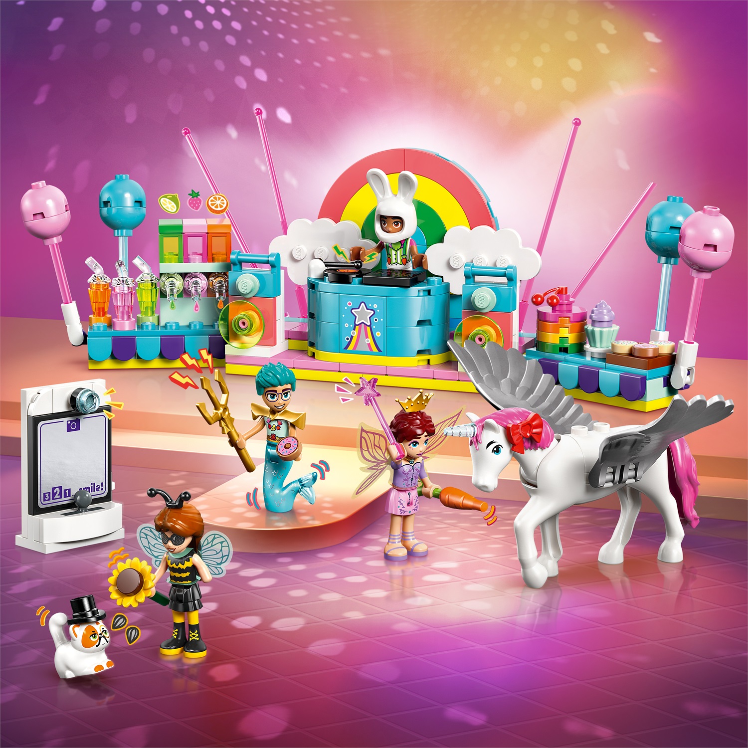 LEGO Friends Party in Costume con Unicorno e Fatina - Set di Costruzione per Bambini dai 6 Anni con 4 Mini Bamboline, Gatto, Cavallo, Palco, Consolle DJ e Cabina Fotografica - 42661