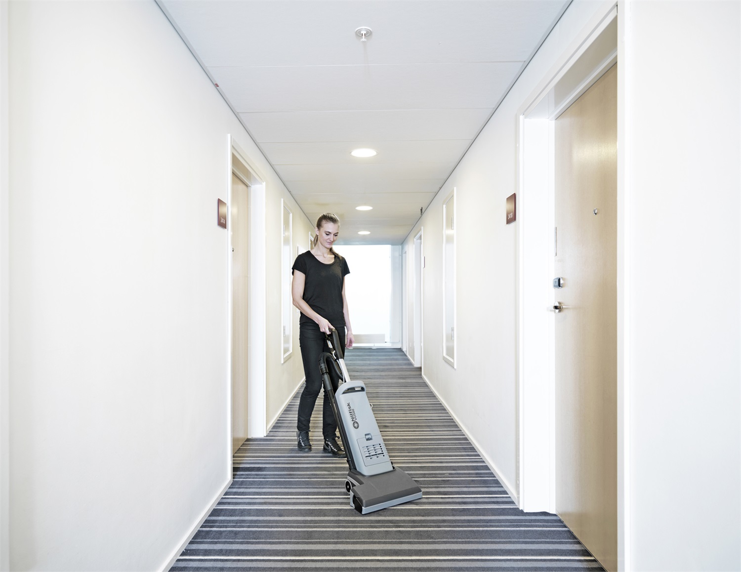 Nilfisk VU500 15 Aspiratore a cilindro Secco 3.5 L 900 W con Sacchetto e HEPA