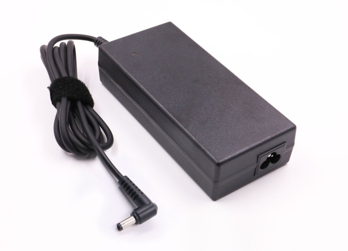 CoreParts MBA2149 Adattatore Desktop 120W 24V 5A con Spina 5.5*2.1 - Nero