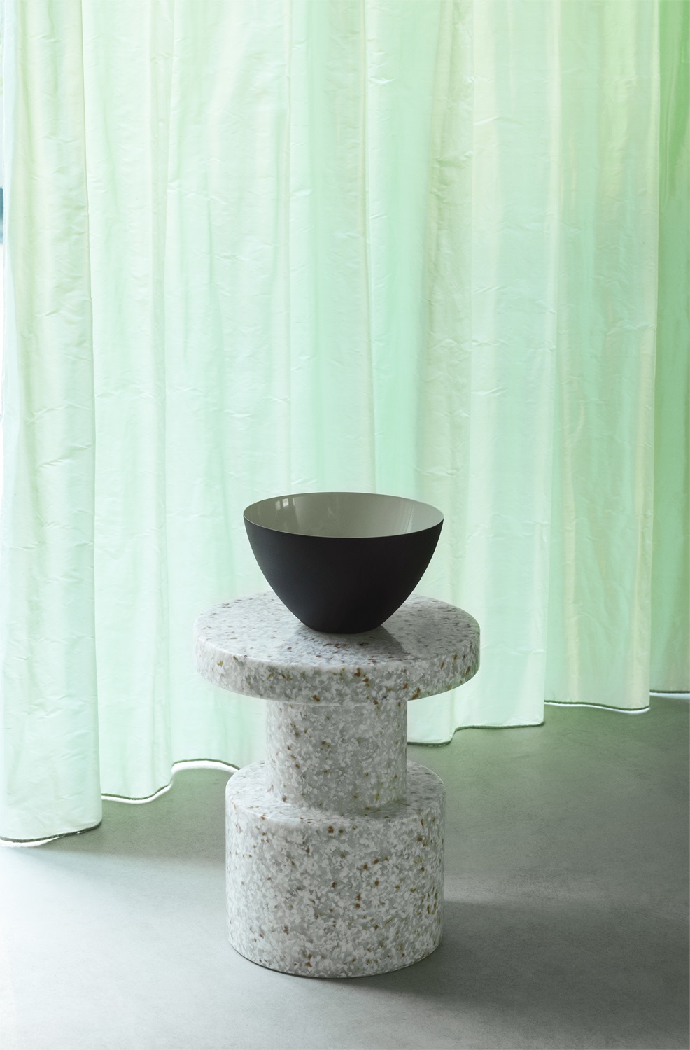 Normann Copenhagen Sgabello Bit - Bianco - Polietilene Riciclato - Ø 36 x H 42 cm - Design Simon Legald