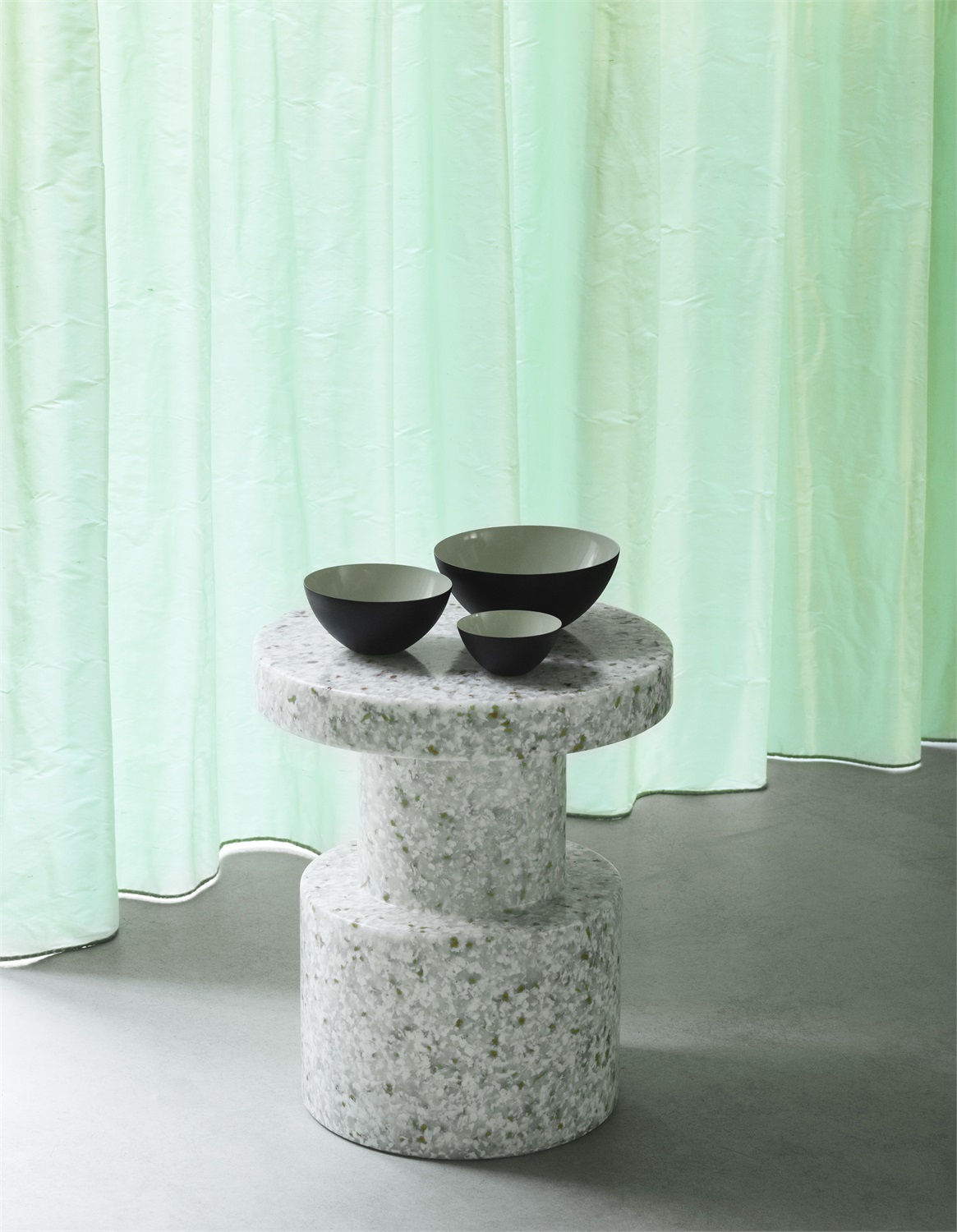 Normann Copenhagen Sgabello Bit - Bianco - Polietilene Riciclato - Ø 36 x H 42 cm - Design Simon Legald