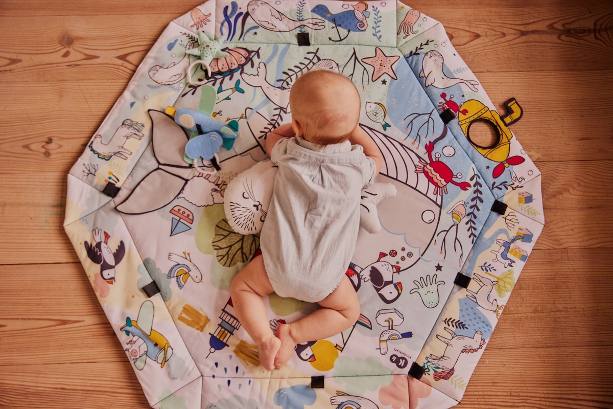 Kinderkraft SMARTPLAY SEA Tappetino da Gioco Educativo 2 in 1 con Palline Colorate e Pupazzi di Peluche