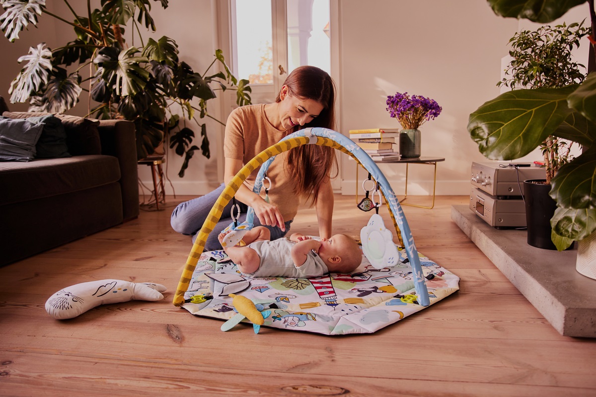 Kinderkraft SMARTPLAY SEA Tappetino da Gioco Educativo 2 in 1 con Palline Colorate e Pupazzi di Peluche