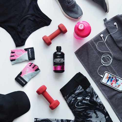 BioTechUSA L-Carnitine 100.000 Liquid 500ml - Coadiuvante nel metabolismo dei grassi, Gusto Ciliegia, Senza Glutine e Lattosio