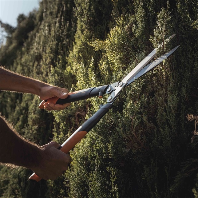 Fiskars PowerGear X HSX92 - Cesoie per Siepi con Meccanismo PowerGear™, Lame in Acciaio, Lunghezza 63 cm, Rivestimento Antiaderente, Colore Argento/Nero/Arancione