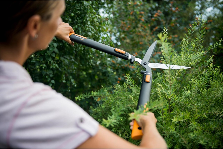 Fiskars SmartFit HS86 - Cesoie Telescopiche per Siepi, Lunghezza 68-93 cm, Lame in Acciaio con Rivestimento Antiadherente