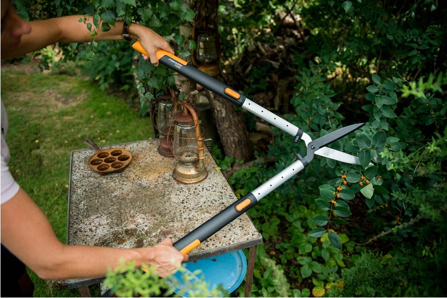 Fiskars SmartFit HS86 - Cesoie Telescopiche per Siepi, Lunghezza 68-93 cm, Lame in Acciaio con Rivestimento Antiadherente