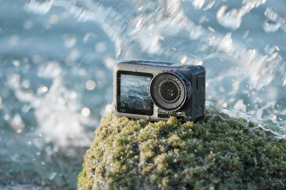 DJI Mic - Microfono Wireless 2 TX 1 RX con Custodia di Ricarica, Distanza Fino a 250 m, Durata Batteria 15 Ore, Eliminazione del Rumore