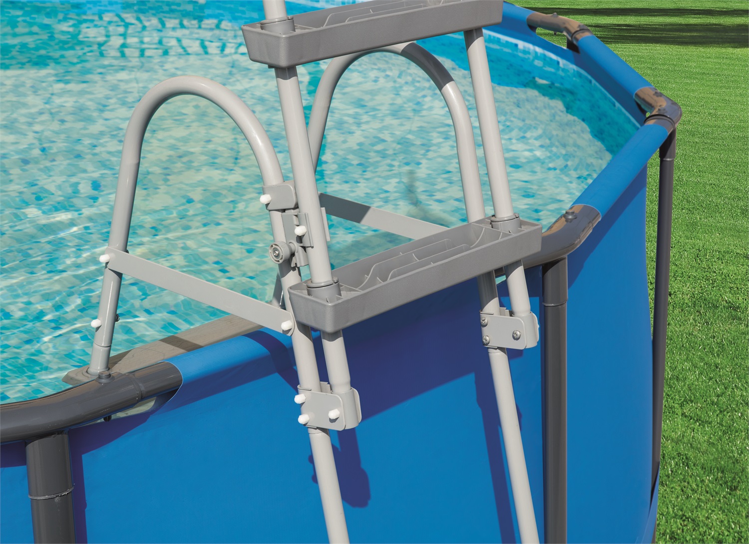 Bestway Scaletta di Sicurezza per Piscine - Altezza 107 cm, Struttura in Metallo Antiruggine e Gradini Ultra-Resistenti