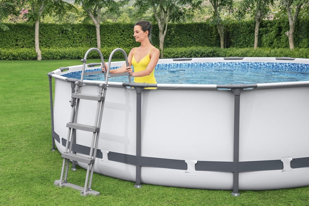 Bestway Piscina Fuori Terra Rotonda Steel Pro Max 427x107 cm - Capacità 13.030 L, Struttura DuraPlus, Kit Completo con Pompa Filtro, Scaletta e Copertura