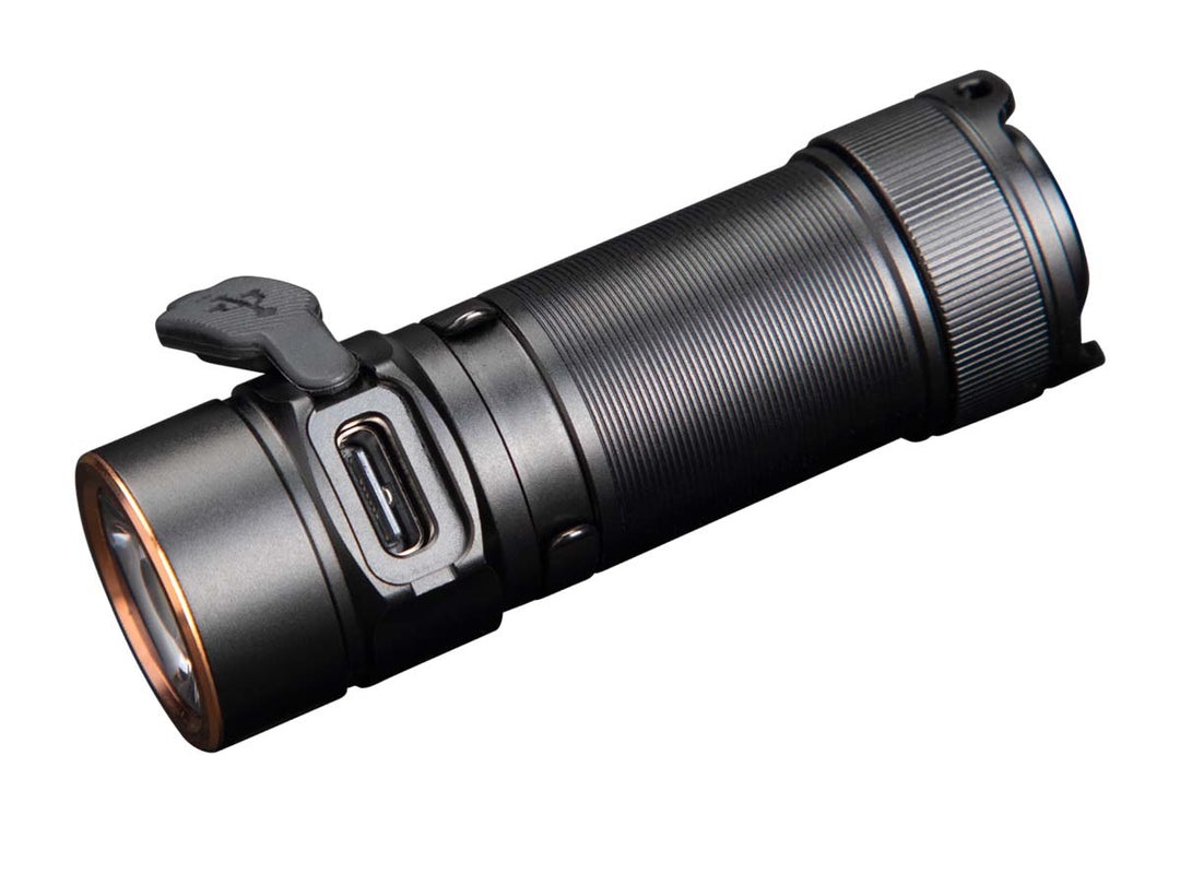 Fenix E18R V2.0 Torcia EDC Ricaricabile LED 1200 Lumen, 146 metri, USB-C, Design Ultracompatto