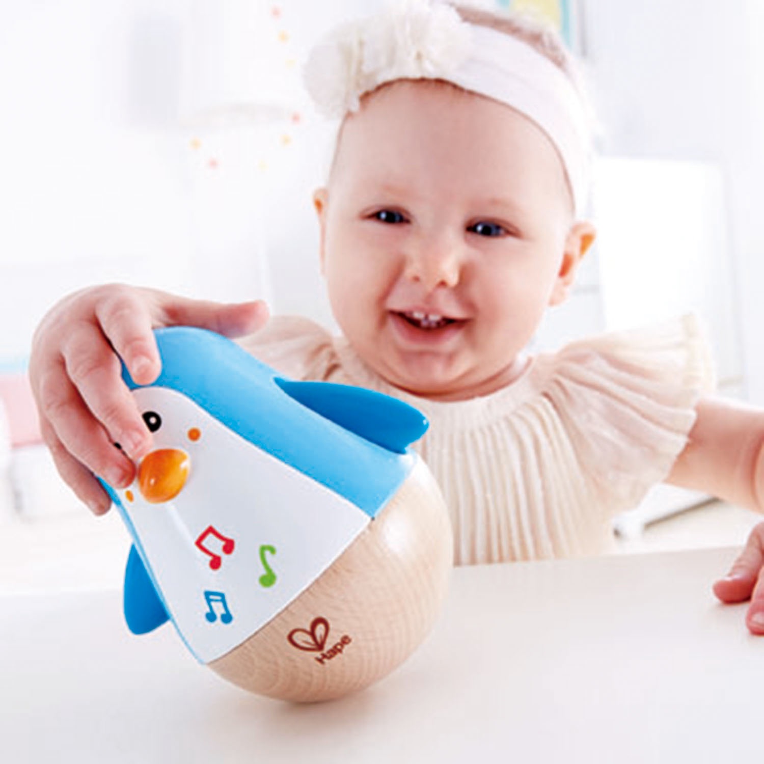 Hape Pinguino Musicale Oscillante - Giocattolo Interattivo per la Prima Infanzia con Suoni Rilassanti e Movimenti Armoniosi
