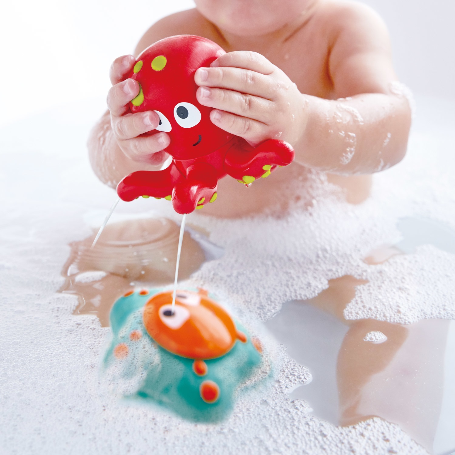 Hape E0213 Giocattolo per il Bagno - Set Polpo e Stella Marina Multicolore con Funzione Spruzzante