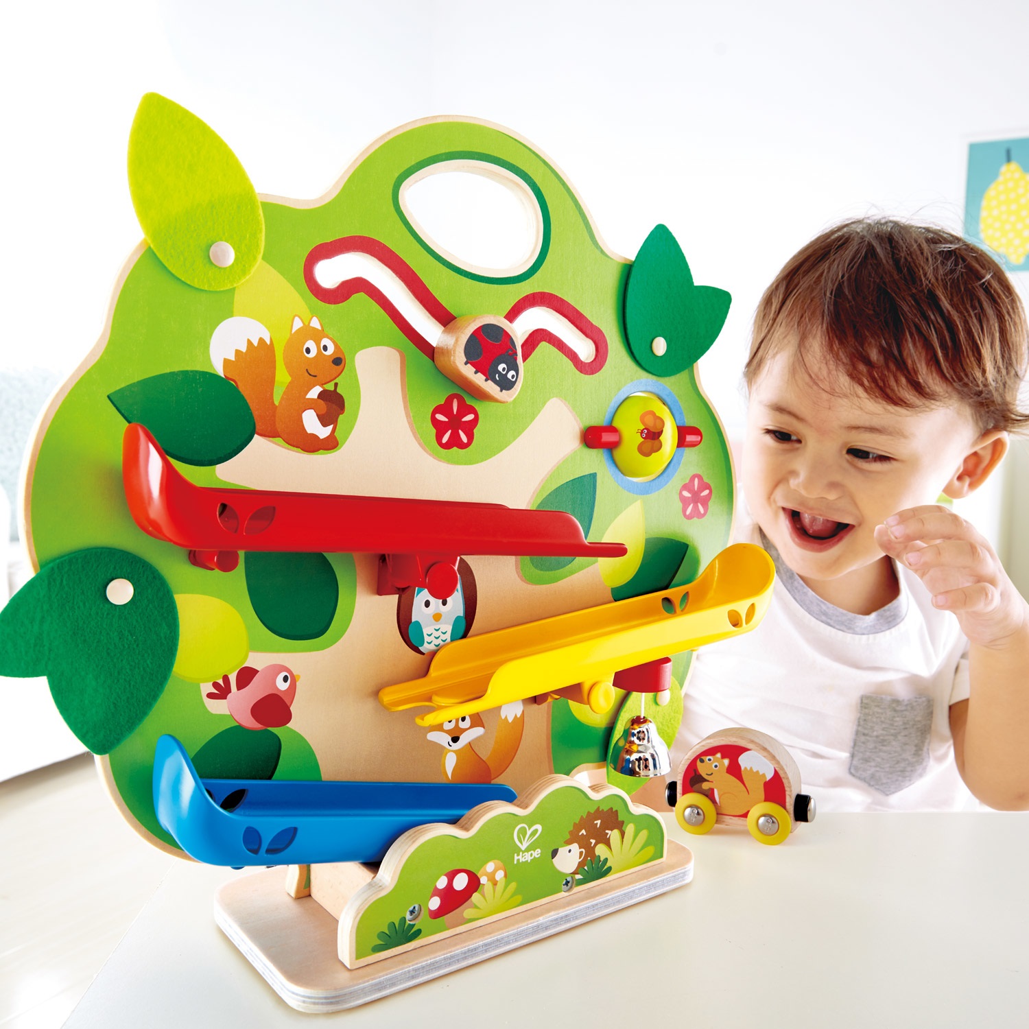 Hape Circuito per Scoiattoli - Gioco Educativo Interattivo con Scoiattolo Scivolante e Campanella