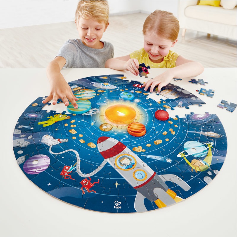 Hape Puzzle Sistema Solare con Sole Luminoso a LED - Puzzle Educativo in Legno per Bambini con 8 Pianeti