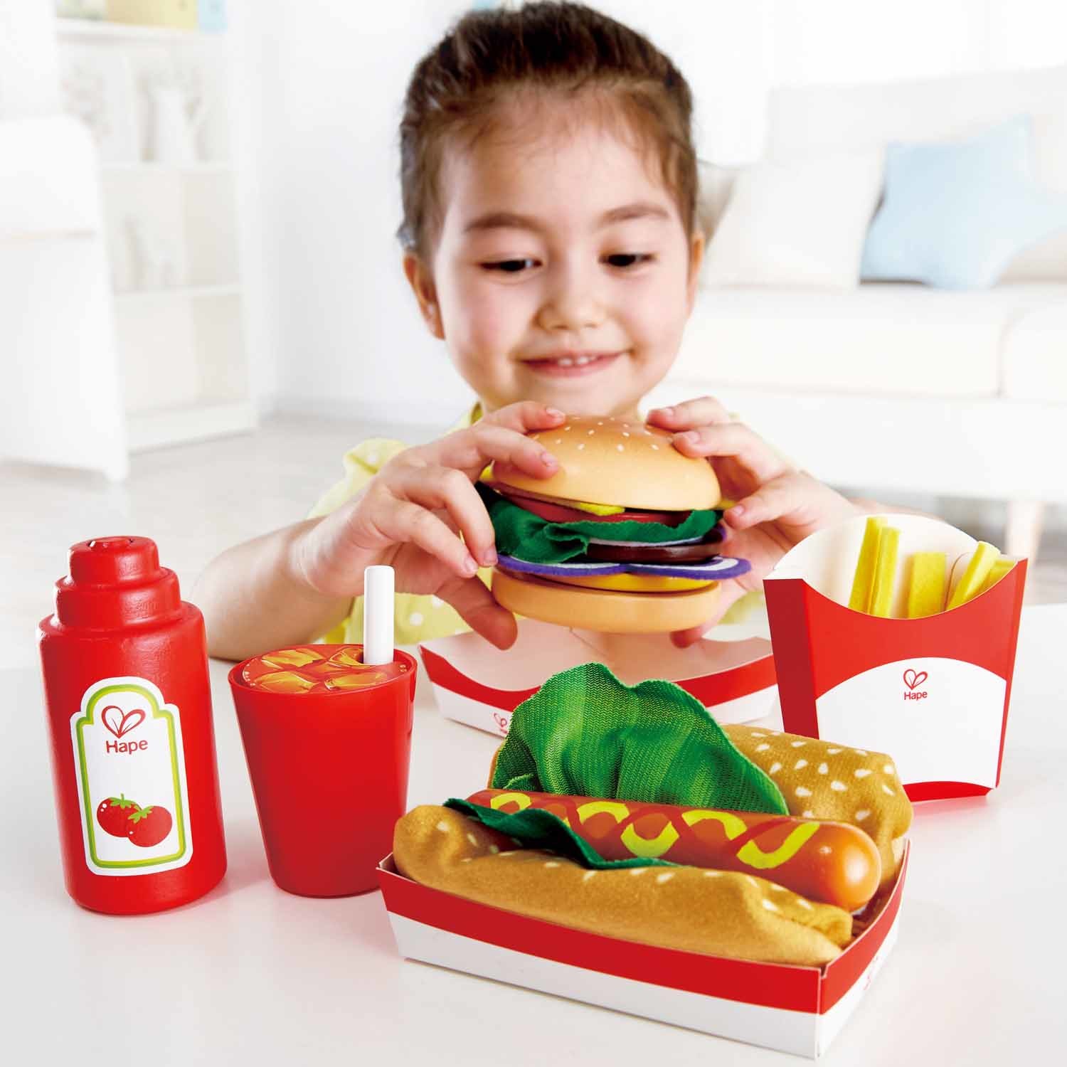 Hape Fast Food Set - Gioco di Cucina in Stile Americano con Hamburger, Hot Dog, Patatine e Cola