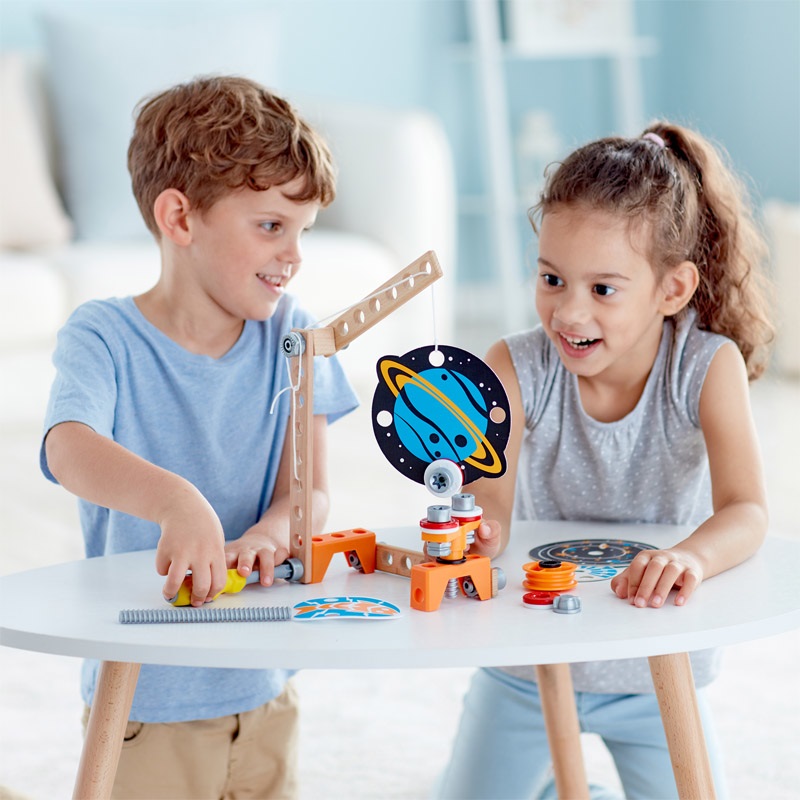 Hape Junior Inventor - Laboratorio Scientifico Magnetico con 7 Esperimenti per Bambini dai 4 Anni