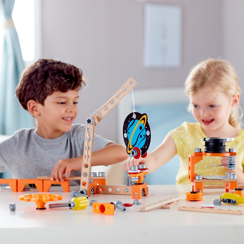 Hape Junior Inventor - Laboratorio Scientifico Magnetico con 7 Esperimenti per Bambini dai 4 Anni