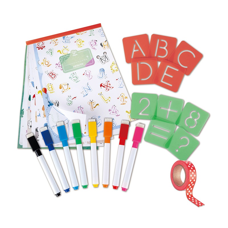 Hape Set Creativo con Stampini Lettere e Numeri - Include Stencil, Pennarelli e Album per Bambini dai 4 Anni