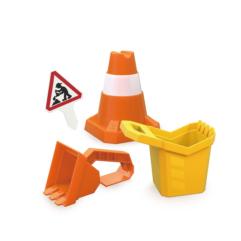 Hape Set di strumenti da costruzione per la sabbia - Secchiello, Scavatore, Bulldozer e Cono per bambini dai 3 anni