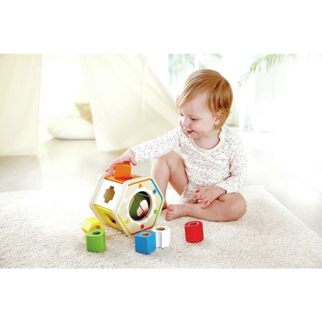Hape Meraviglioso Smistatore di Forme in Legno - Giocattolo Educativo per Sviluppo delle Abilità Motorie e Riconoscimento dei Colori
