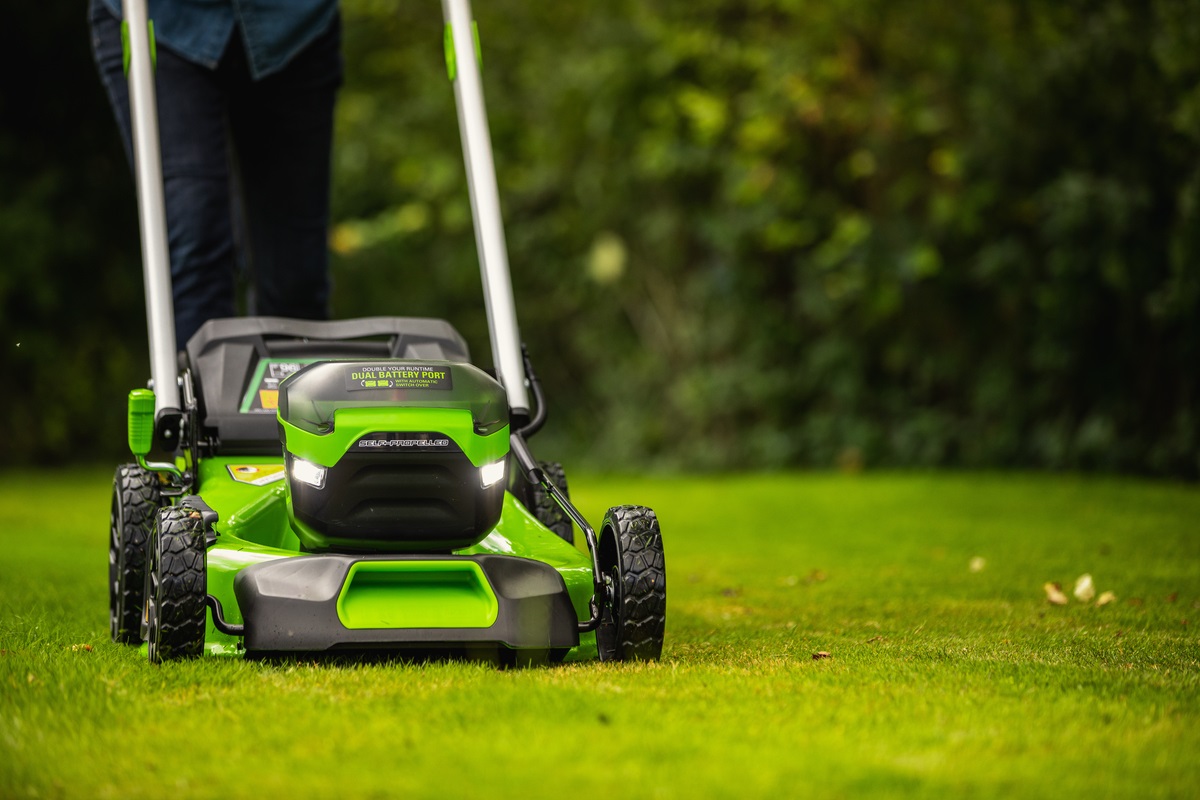 Greenworks GD60LM46SP Tagliaerba Semovente a Batteria 60V - Larghezza di Taglio 46 cm, Superficie Max 900 m², Acciaio Smaltato