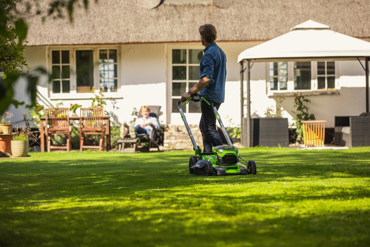 Greenworks GD60LM46SP Tagliaerba Semovente a Batteria 60V - Larghezza di Taglio 46 cm, Superficie Max 900 m², Acciaio Smaltato