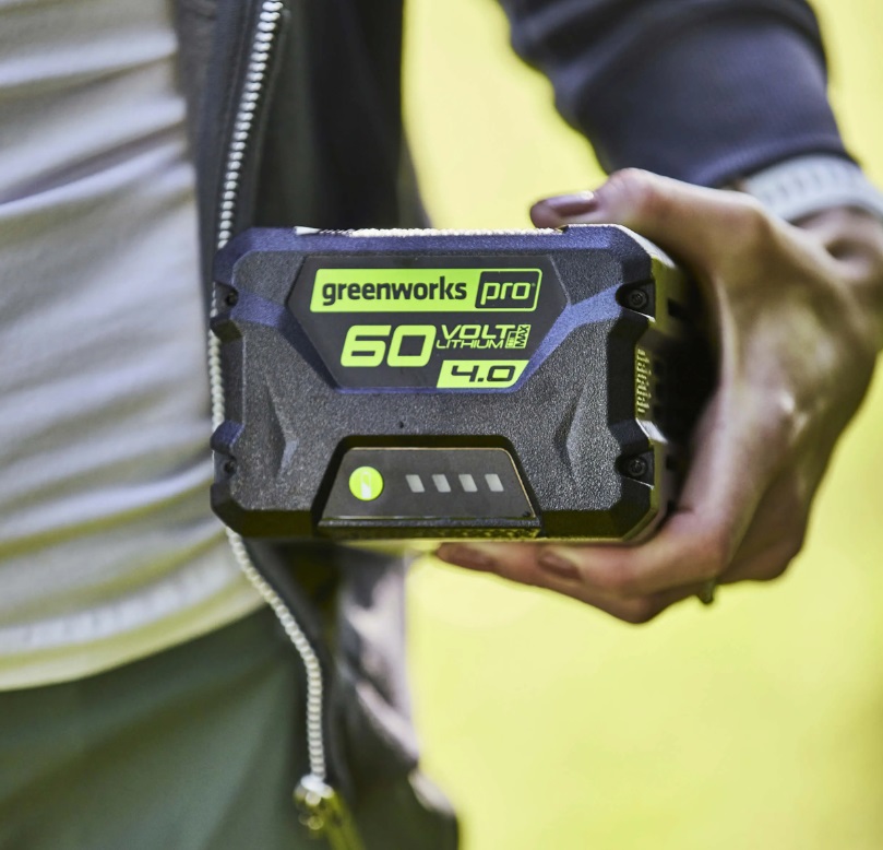 Greenworks GWGSK60B4 Starter Kit 60V 4Ah con Caricabatteria - Batteria Ioni di Litio, Colore Nero