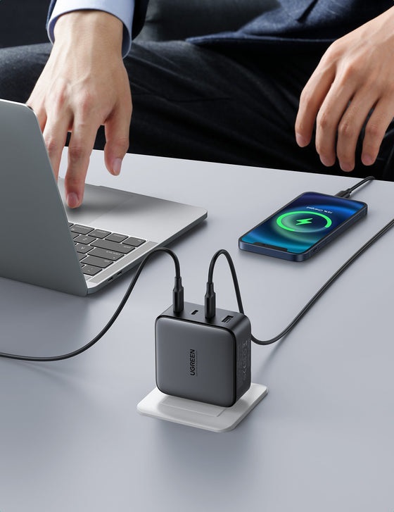 UGREEN 100W Caricabatterie GaN USB C a 4 Porte, Alimentatore Multiplo da Muro Compatibile con MacBook Pro/Air, iPad, iPhone 16, Galaxy S24 Ultra/S23/22, Ricarica Rapida, Nero