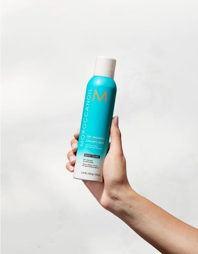 Moroccanoil Dry Shampoo Dark Tones 205 ml - Shampoo Secco per Capelli Scuri, Assorbe il Sebo e Garantisce un Look Perfetto