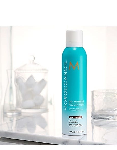 Moroccanoil Dry Shampoo Dark Tones 205 ml - Shampoo Secco per Capelli Scuri, Assorbe il Sebo e Garantisce un Look Perfetto