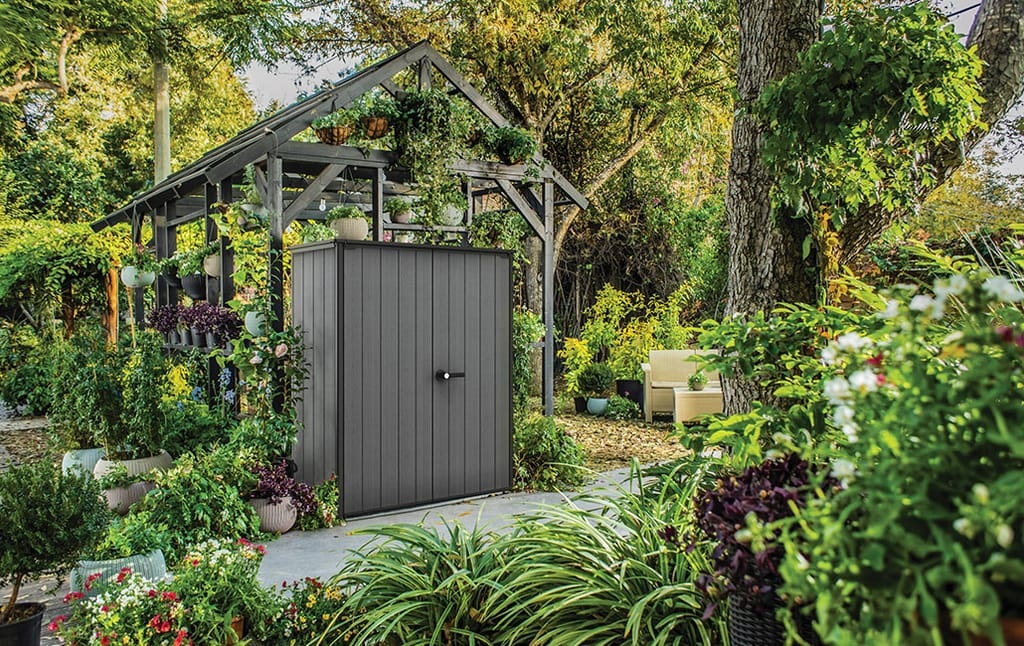 Keter Cortina Alto - Armadio Porta Attrezzi da Giardino Doppia Anta, 140x73.6x170.4 cm, Capacità 1400L, Struttura in PVC, 2 Mensole, Grigio Scuro