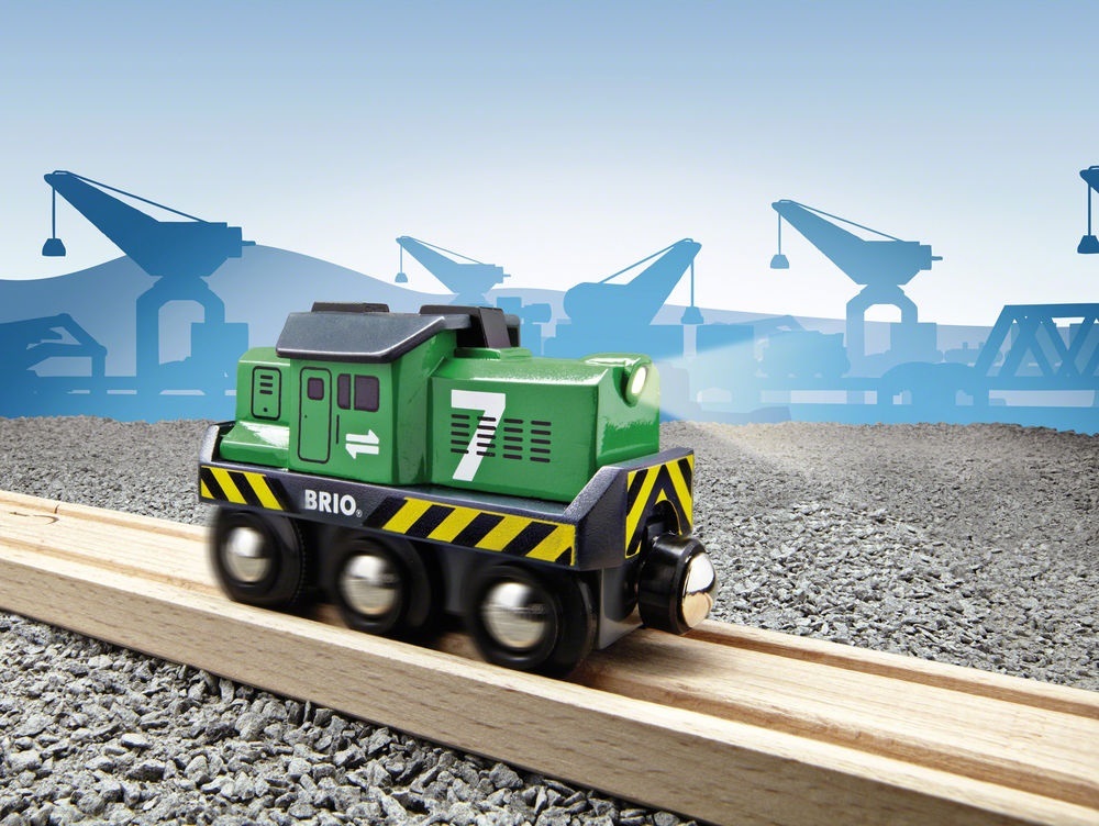 BRIO Locomotiva per Treno Merci a Batterie - Gioco Educativo per Bambini dai 3 Anni con Luce e Materiali Certificati