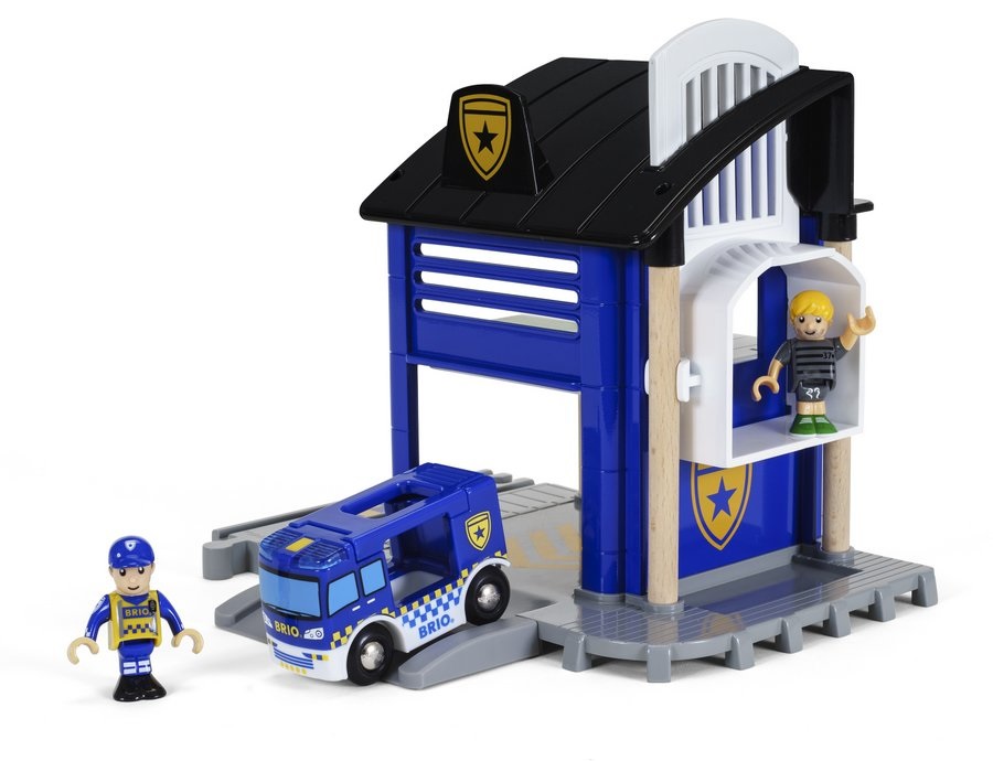 BRIO 33813 - Stazione di Polizia con Veicolo, Accessorio Pista Trenino, Set Costruzioni in Legno, Compatibile con Tutti i Prodotti BRIO, Giocattolo per Bambini 3 Anni