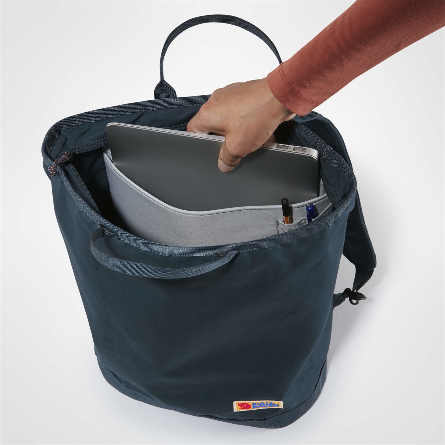 Fjällräven 27240-638 Vardag Totepack Zaino sportivo Unisex Storm in Nylon Riciclato con Tasca per Computer Portatile